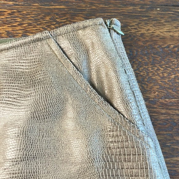 Women’s Faux Animal Skin Shorts (0112) - Picture 3 of 4